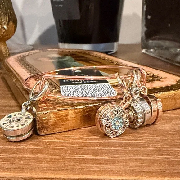 Classy and Pearly silvertone Mystery Jewelry Jar - Large - Picture 6 of 6